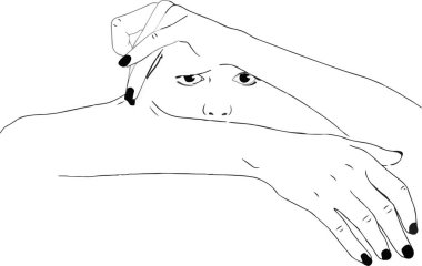 Elle çizilmiş bir kadın yüzü resmi. Siyah ve beyaz ellerin arasına bakıyor.