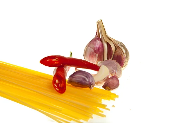 sarımsak, yağ ve acılı spagetti