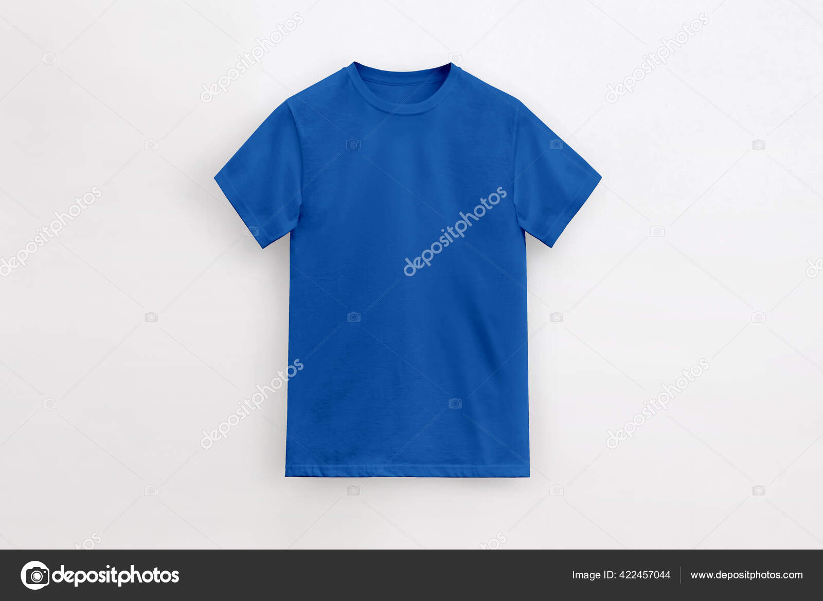白色背景的皇家蓝色T恤——图库图片© Un-Branded #422457044, image size:1600x1168