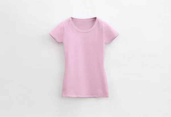 Cuello Redondo Señora Ajuste Camiseta Rosa Sobre Fondo Blanco — Foto de Stock