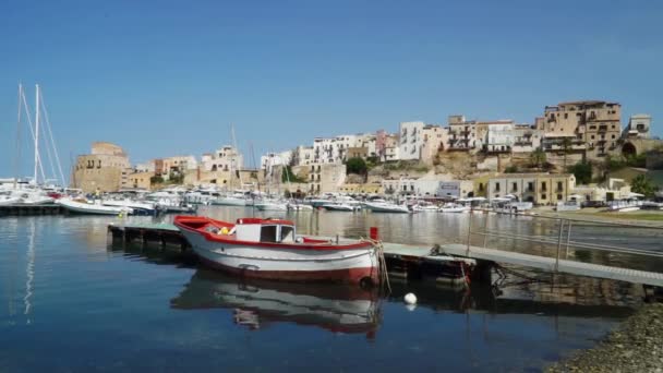 Сицилийский порт Кастелламаре-дель-Гольфо прибрежная деревня Сицилия Трапани Италия — стоковое видео