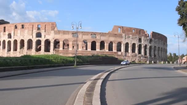 Roma 23 de abril de 2020: Zona del Coliseo desierta debido al cierre de covidio — Vídeo de stock