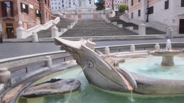 Rome April 2020: Barcaccia Fountain, Spanish steps, City of Rome — Stock Video