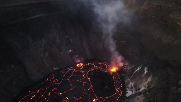 Crater Kilauea Volcano on Big Island at night, Hawaii — Stock Video