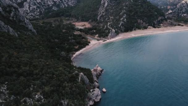 Aerial view of Cirali Beach from ancient Olympos romok, Antalya Törökország. — Stock videók