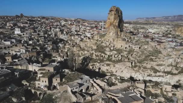 Ortahisar, en liten stad i stadsdelen urgup i provinsen Nevsehir, Kappadokien, Turkiet — Stockvideo