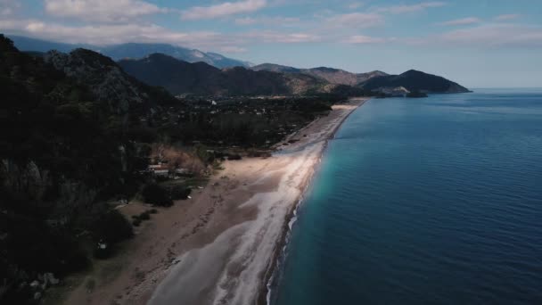 Vista aérea da Praia Cirali a partir de antigas ruínas Olympos, Antalya Turquia. — Vídeo de Stock