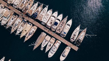 Gocek Limanı, gökyüzü manzaralı körfez ve şehir. Akdeniz kıyısı, Fethiye TURKEY. Yüksek kalite fotoğraf
