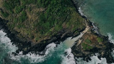 Çinli Adamın Şapkası. Hawaii, Oahu 'nun doğu kıyısından Mokolii adasının hava manzarası.