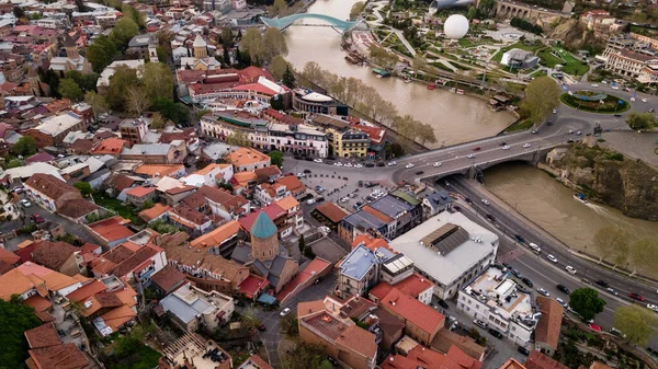 Vista Aérea Del Centro Tiflis Puente Paz Sobre Río Kura —  Fotos de Stock