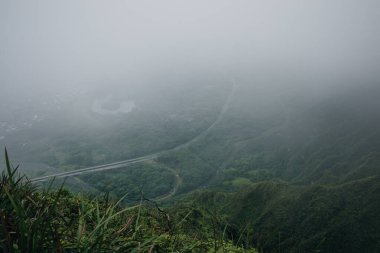 Hawaii 'deki Oahu adasındaki Koolau Dağları' nın zirvesinden bir görüntü. Yüksek kalite fotoğraf