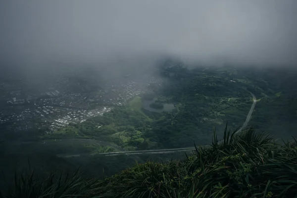 ハワイのオアフ島のコオラウ山脈の頂上からの眺め 高品質の写真 — ストック写真