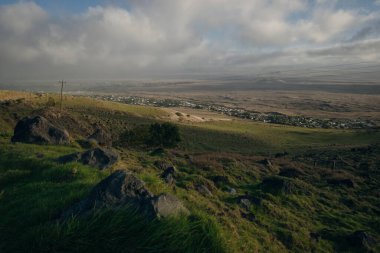 Kohala Dağı Yolu, Hawaii, Büyük Ada 'daki tarım arazisinin etrafındaki kıvrımlara sahiptir. Yüksek kalite fotoğraf