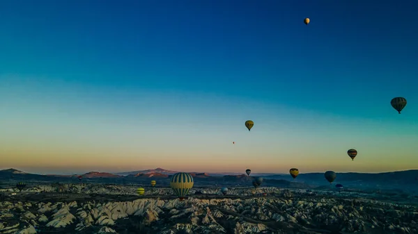 Widok Lotu Ptaka Kolorowe Balony Ogrzane Powietrze Cappadocia Turcja Wysokiej — Zdjęcie stockowe