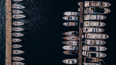 Gocek Limanı, gökyüzü manzaralı körfez ve şehir. Akdeniz kıyısı, Fethiye TURKEY. Yüksek kalite fotoğraf