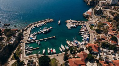 Türkiye 'nin Antalya kentindeki Eski Liman manzarası. Kaleici 'nin eski kasabasında liman. Yüksek kalite fotoğraf