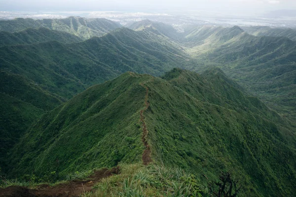 Hegyi Panoráma Oahuban Dirt Nyomvonal Ridgeline Néz Vissza Völgyben Felé — Stock Fotó