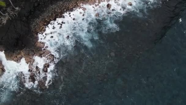 Aerial Ocean Waves Washing Black Basalt Rock Hawaii — Vídeos de Stock