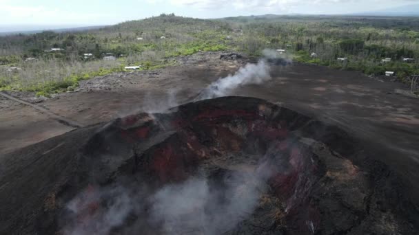 Воздушный вид на Большой остров на Гавайях - 2021 год. Вид с воздуха на вулкан Килауэя. — стоковое видео