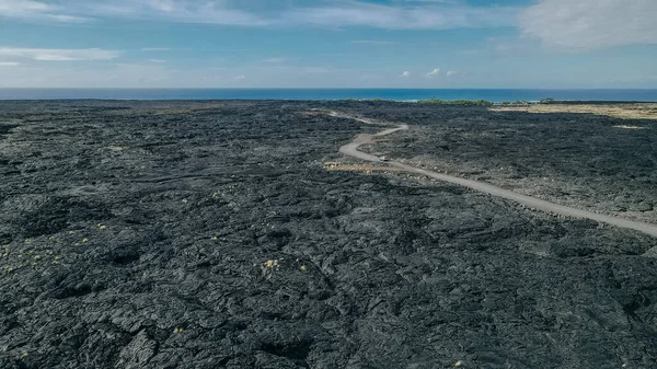 Chain of Craters Road i Hawaii vulkaner National Park är levande med blå hav — Stockfoto