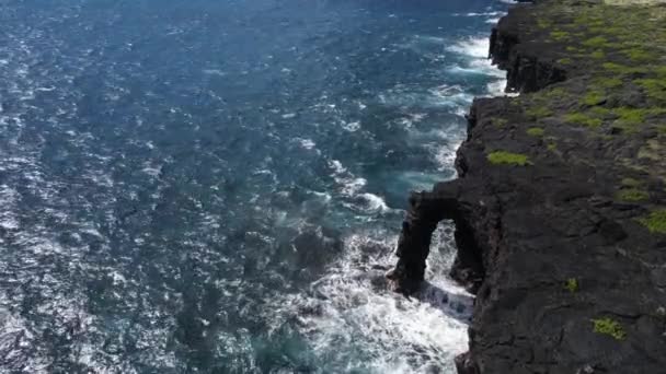 Národní park sopky Hawaii Holei Sea Arch. Nejaktivnější sopka v USA — Stock video