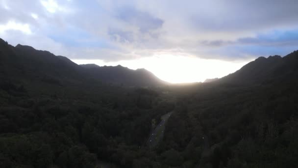 鸟瞰图景努瓦努Pali Lookout 。夏威夷的天堂漂亮的镜头. — 图库视频影像