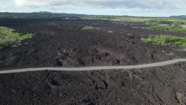 Hawaii kıyısında lav yolu. — Stok video