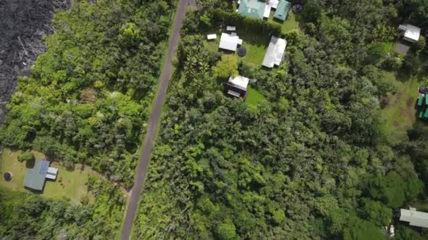 Fryst lava från Kilauea vulkan på Hawaii nära huset. — Stockvideo