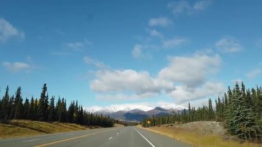 Güzel manzaralı bir yol, Alaska Hwy