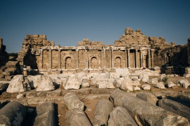 Antalya, Türkiye 'de güzel bir yaz gününde, Agora harabeleri, Side' da antik bir şehir. Yüksek kalite fotoğraf