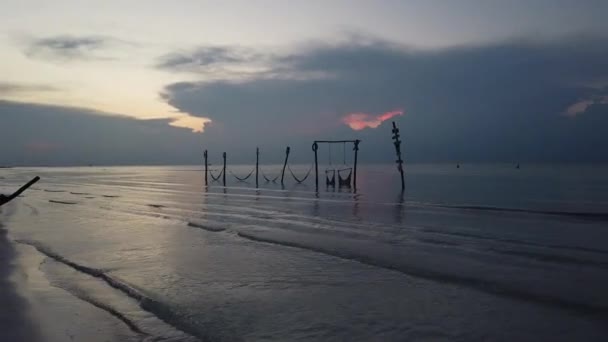 Puesta de sol en la isla Holbox en el mar Caribe de México — Vídeos de Stock