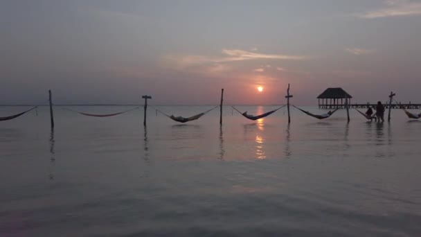 Naplemente a Holbox-szigeten a karib-tengeri Mexikó — Stock videók