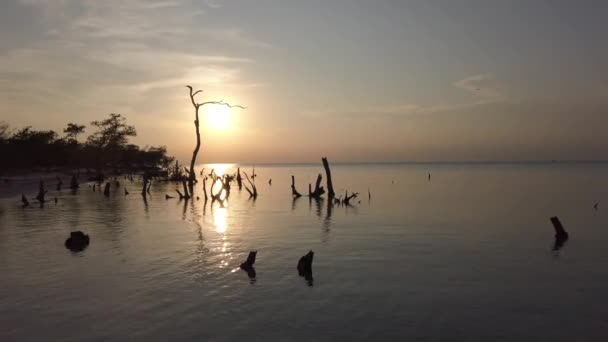 Naplemente a Holbox-szigeten a karib-tengeri Mexikó — Stock videók