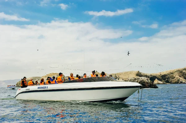 Ballestas Islands Paracas Peru Circa 2021 Een Boot Met Toeristen — Stockfoto
