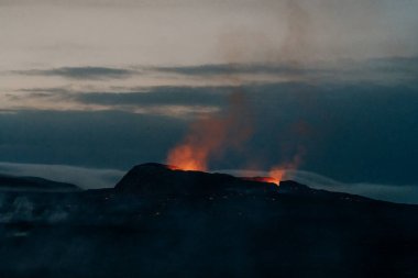 Fagradalsfjall, İzlanda - Haziran 2021: İzlanda, Reykjavik yakınlarında volkan patlaması. Yüksek kalite fotoğraf