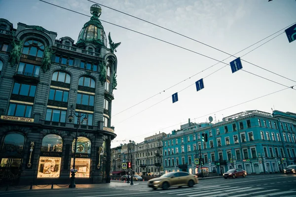 São Petersburgo, RÚSSIA - JUNHO 2021. Casa de Zinger em Nevsky Prospect — Fotografia de Stock