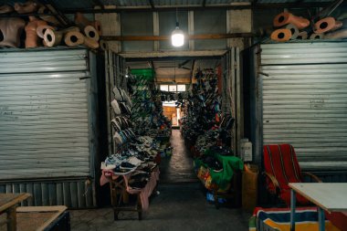 Bishkek, Kırgızistan - 2 Eylül 2025 Osh Çarşısı, Bishkek. Yerel ürünlerle dolu büyük bir pazar. Yüksek kalite fotoğraf