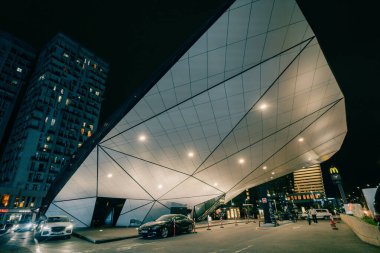 BATUMI (İngilizce: BATUMI, GEORGIA - 28 Temmuz 2025 McDonald 's), Gürcistan' ın Batumi şehrinde modern bir binadır. Yüksek kalite fotoğraf