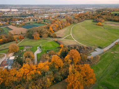 Maastricht, Güney Limburg 'daki Saint Peter Sint Pietersberg Dağı' nda Aziz Peter Kalesi 'nin hava görüntüsü. Yüksek kalite fotoğraf