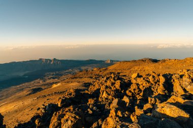 Günbatımı, günbatımı parıltısı, Volkan Tepesi ve volkan manzarası, ulusal park El Teide, Tenerife, Kanarya Adaları, İspanya. Yüksek kalite fotoğraf