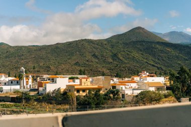TF-436 'dan Teide Dağı ve Santiago de Teide manzarası. Yüksek kalite fotoğraf
