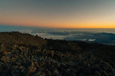 Günbatımı, günbatımı parıltısı, Volkan Tepesi ve volkan manzarası, ulusal park El Teide, Tenerife, Kanarya Adaları, İspanya. Yüksek kalite fotoğraf