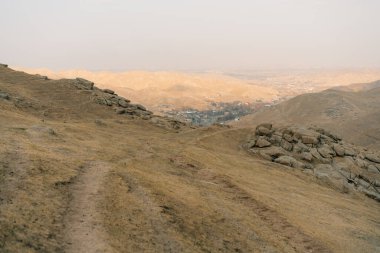 Semerkant, Özbekistan - 1 Ocak 2025 Semerkand yakınlarındaki Agalyk köyü, Kemkutan Tepesi. Yüksek kalite fotoğraf