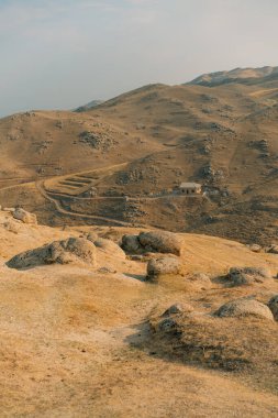 Semerkant, Özbekistan - 1 Ocak 2025 Semerkand yakınlarındaki Agalyk köyü, Kemkutan Tepesi. Yüksek kalite fotoğraf