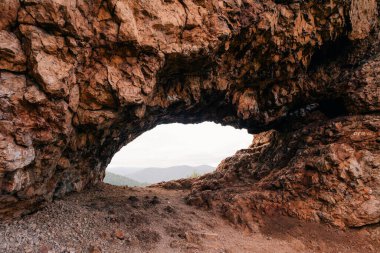 Arka Dağı, Krasnoyarsk civarındaki Torgashinsky Tepesi 'nde. Yüksek kalite fotoğraf