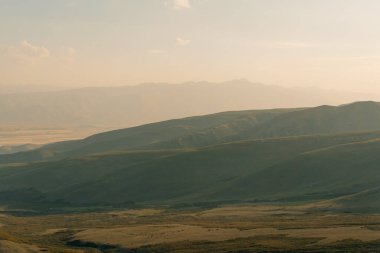 Kırgızistan 'da gün batımında Suusamyr Vadisi. Yüksek kalite fotoğraf