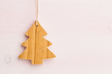 Ahşap arka planda noel süslemesi