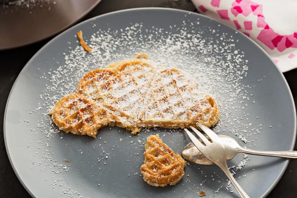 Waffle quente com açúcar em pó — Fotografia de Stock