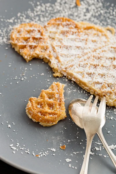 Waffle quente com açúcar em pó — Fotografia de Stock