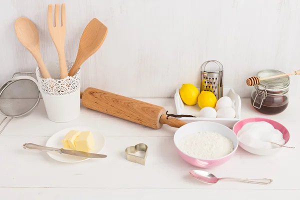 Ingredientes e utensílios para panificação — Fotografia de Stock